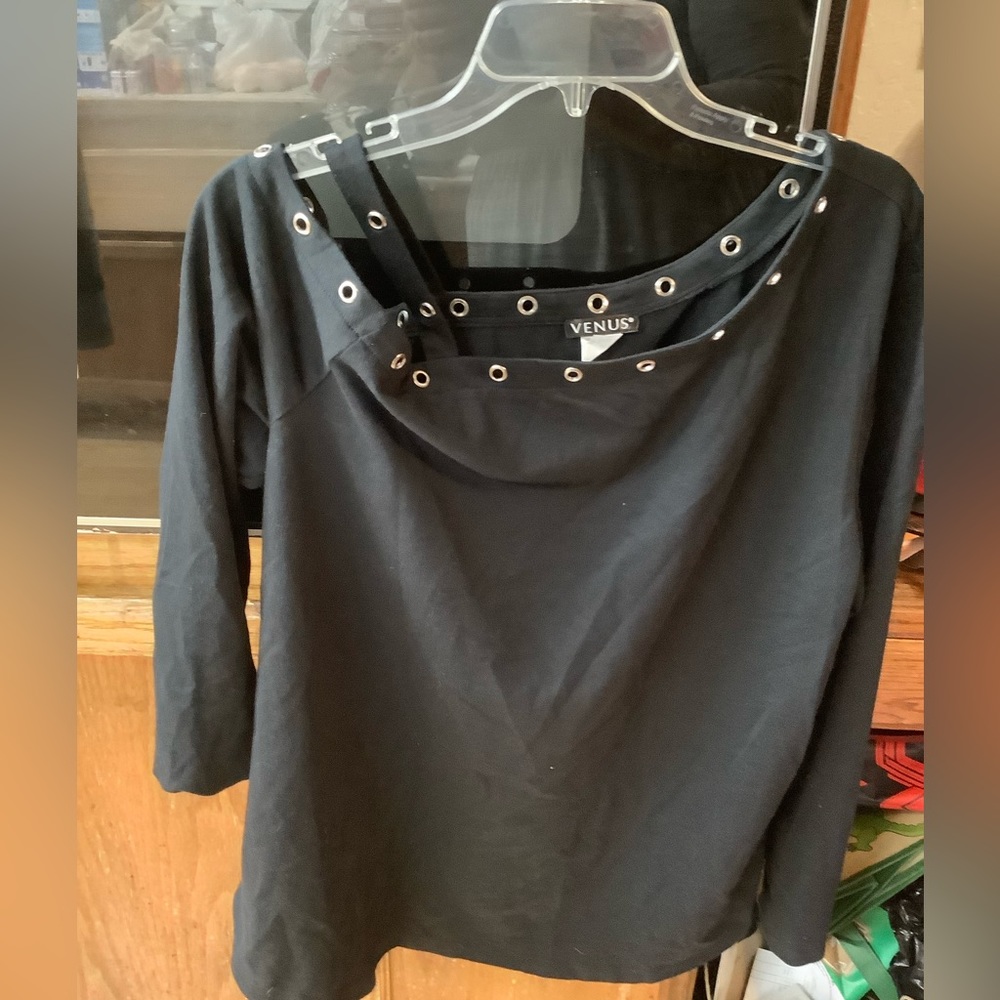 Venus XL black grommet 3/4 sleeve top